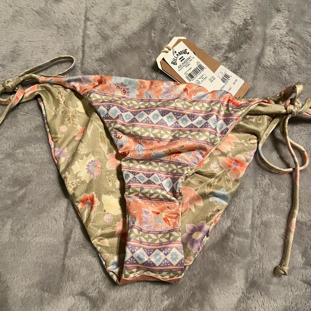 Billabong New with Tags Bikini Bottoms